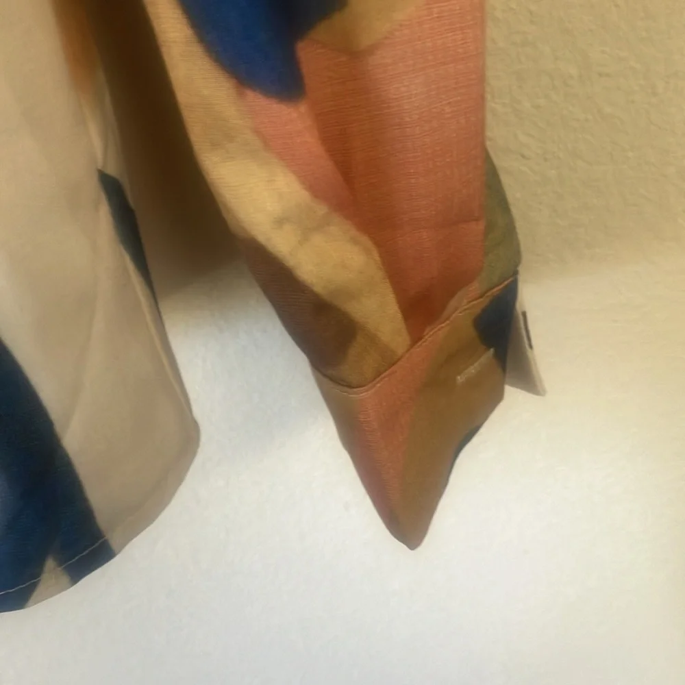 FINAL MARKDOWN Abstract Multicolor Button-Up Shirt medium